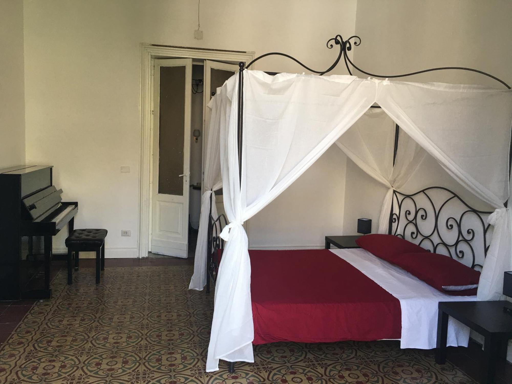 Bohemian Apartment Terrace Downtown Катания Екстериор снимка
